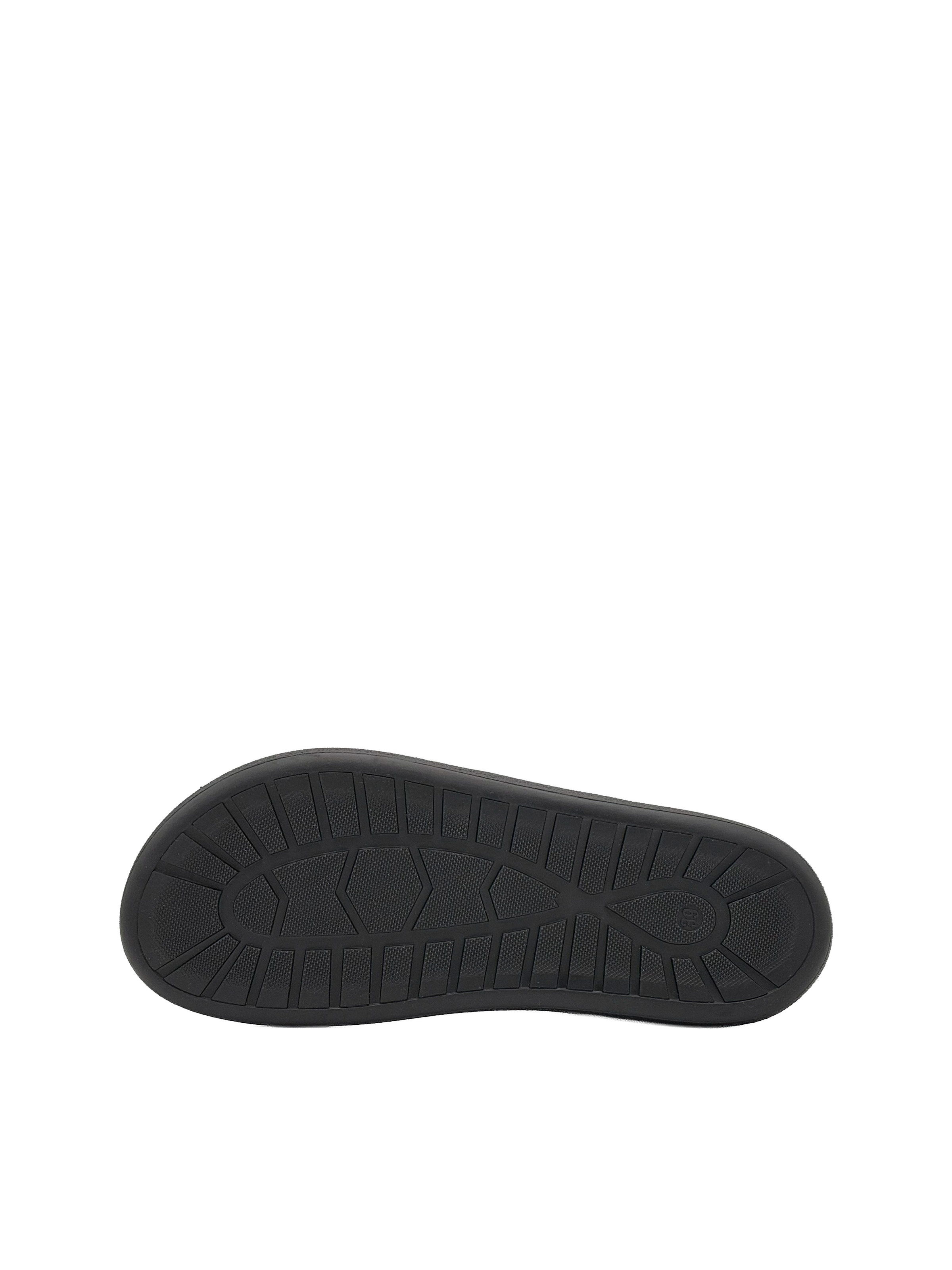 Barefoot Chelsea Dark